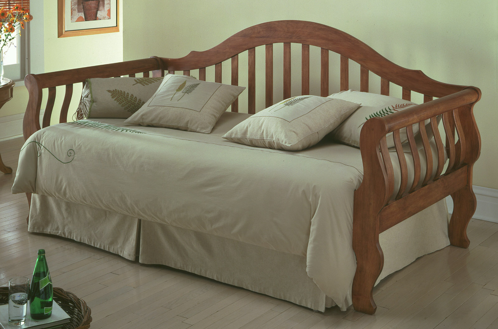 Fashion Bed Group Baldwin Daybed with Link Spring