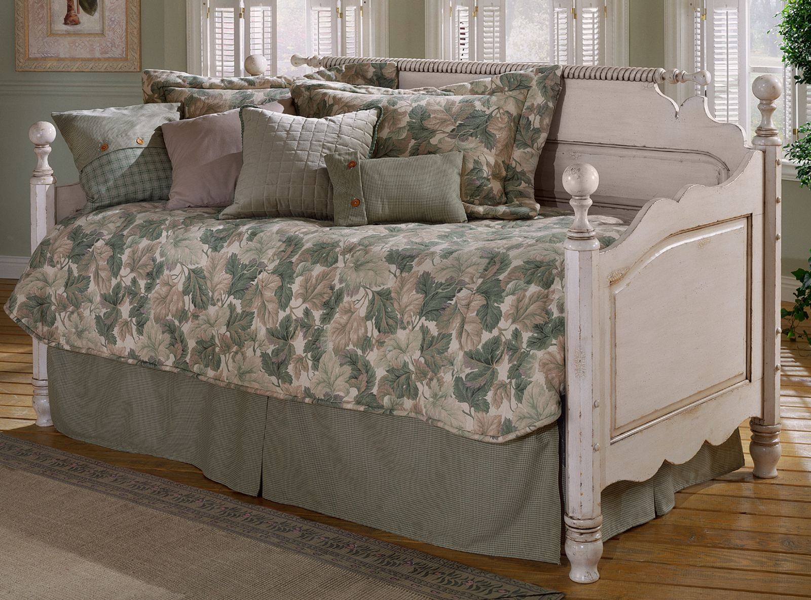 Hillsdale Furniture Wilshire Antique White Daybed with Link Spring
