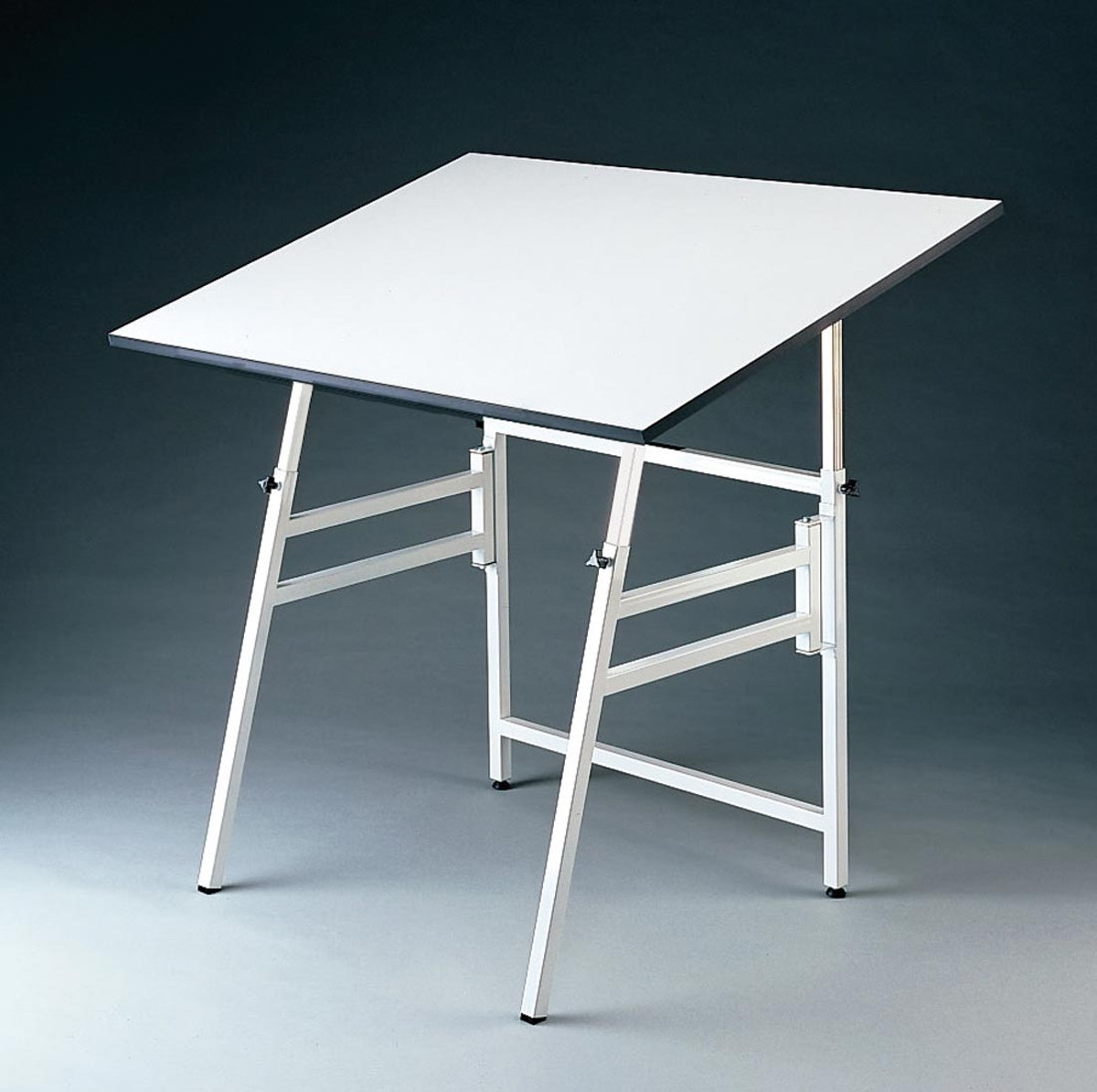 Alvin The Professional Table