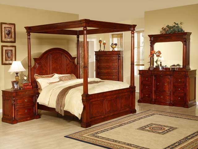 Signature Home Furnishings Monticello Poster Bed